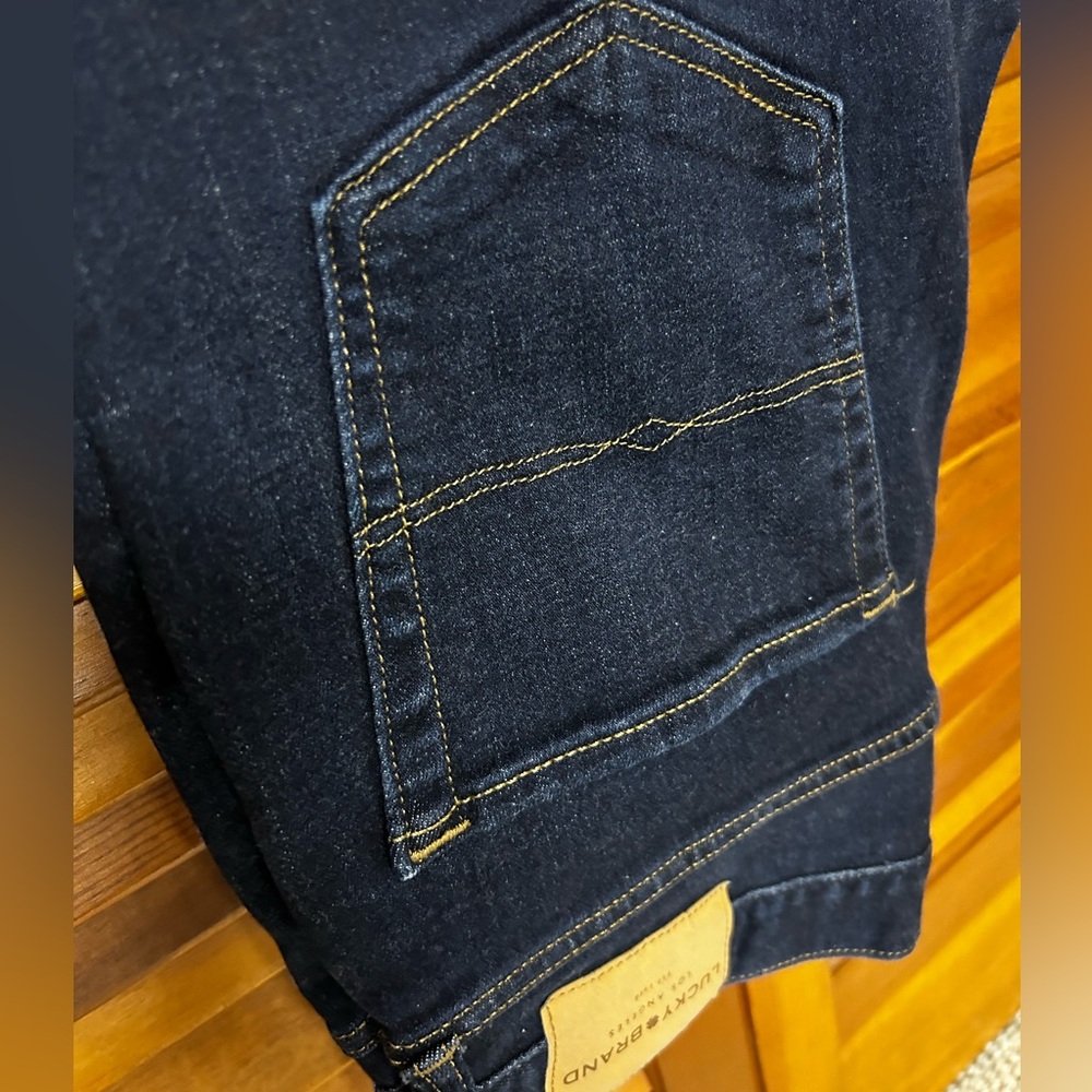 Lucky 🍀 Brand 410 Ments Athletic Slim jeans 31 x 30.